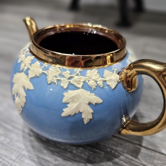 🌟 MAKE OFFER  Vintage Gibsons Staffordshire Blue Raised leaf Teapot Wedgwood 🐕 - Picture 7 of 9